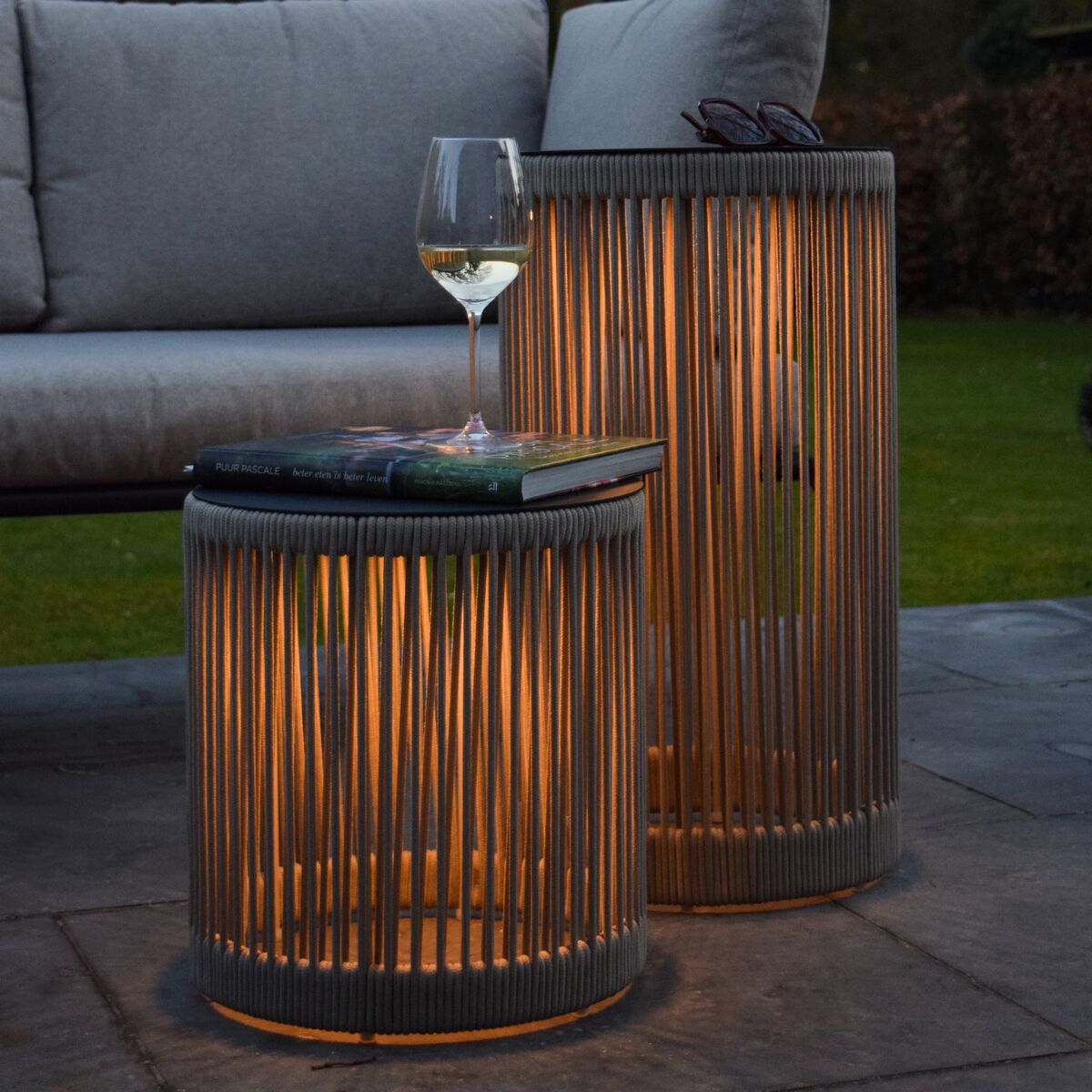 Lucide Pingi ladattava LED-lattiavalaisin sisä-ja ulkokäyttöön 61,5 cm taupe